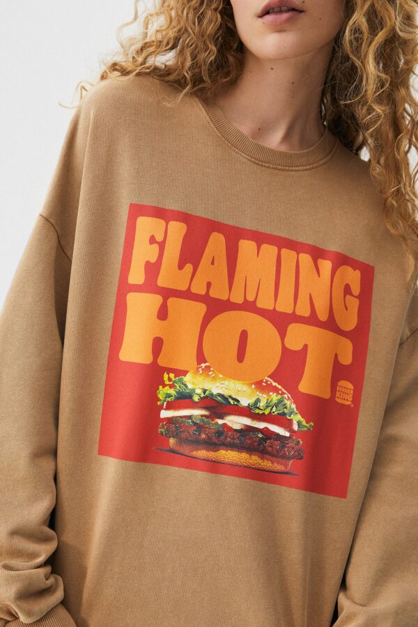 ⁦Burger King Flaming Hot Sweatshirt⁩ - الصورة ⁦3⁩