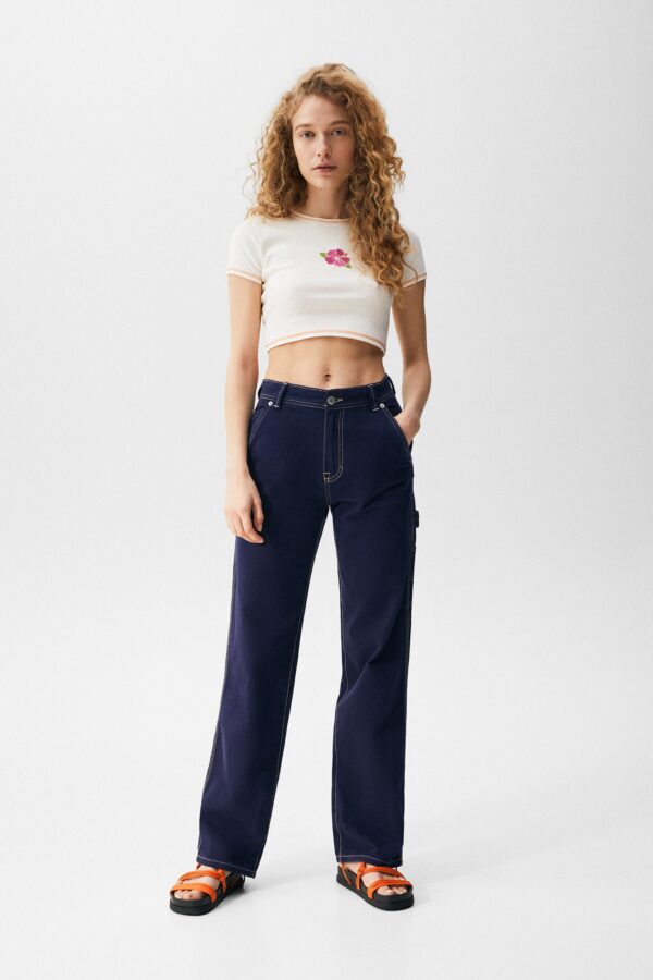 ⁦Cropped Short Sleeve T-shirt With Embroidered Detail⁩ - الصورة ⁦4⁩