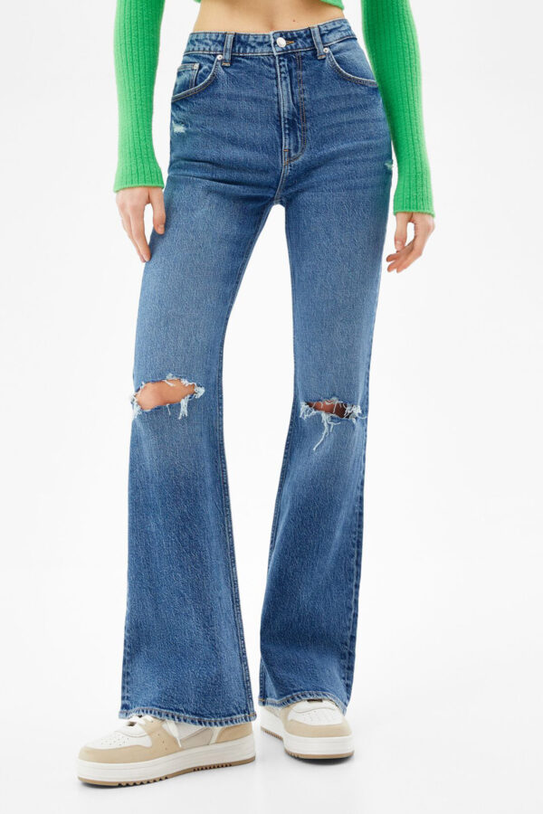 ⁦Ripped Flared Vintage Jeans⁩ - الصورة ⁦4⁩