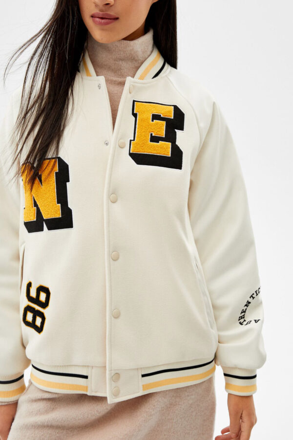 ⁦Varsity Jacket With Patch Details⁩ - الصورة ⁦3⁩