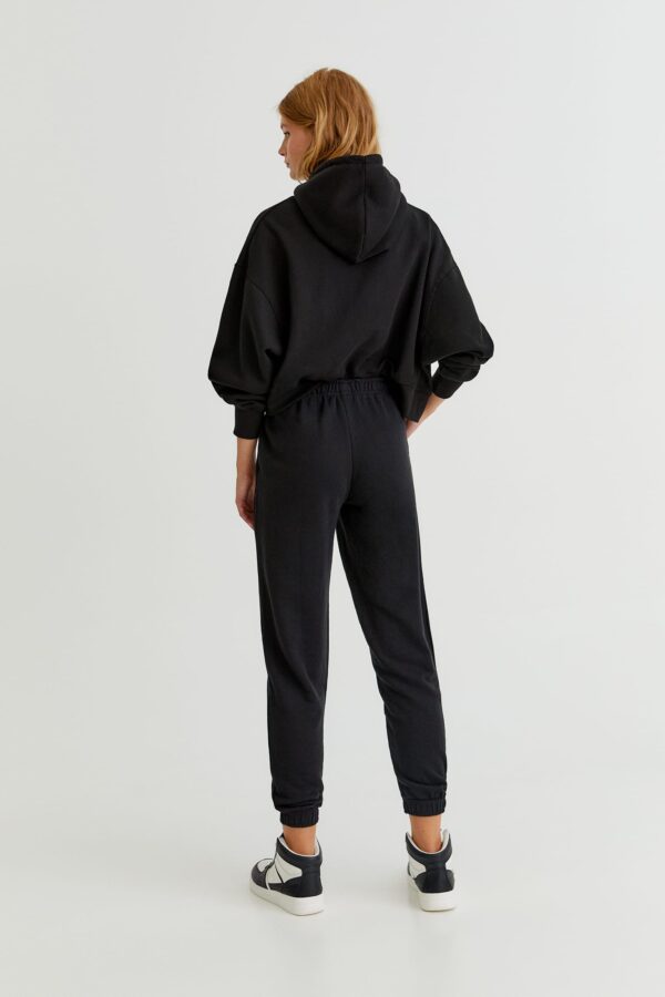 ⁦Basic Colored Sweatpants With Elastic Hems⁩ - الصورة ⁦2⁩