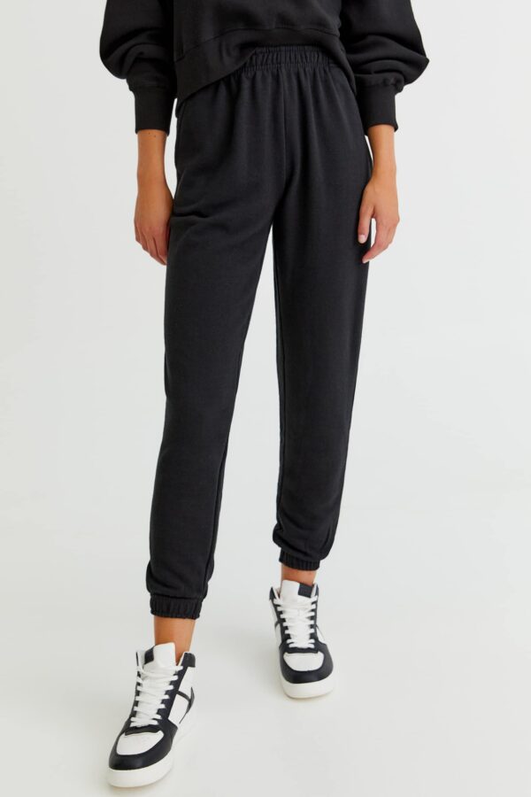 ⁦Basic Colored Sweatpants With Elastic Hems⁩ - الصورة ⁦4⁩