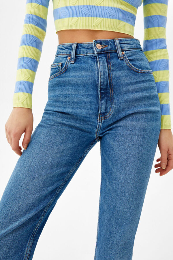 ⁦High-Rise Comfort Slim-Fit Straight-Fit Jeans⁩ - الصورة ⁦2⁩